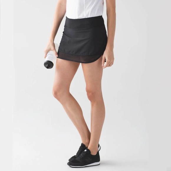 lululemon athletica Pants - Lululemon Black Hotty Hot Skirt II Size 4